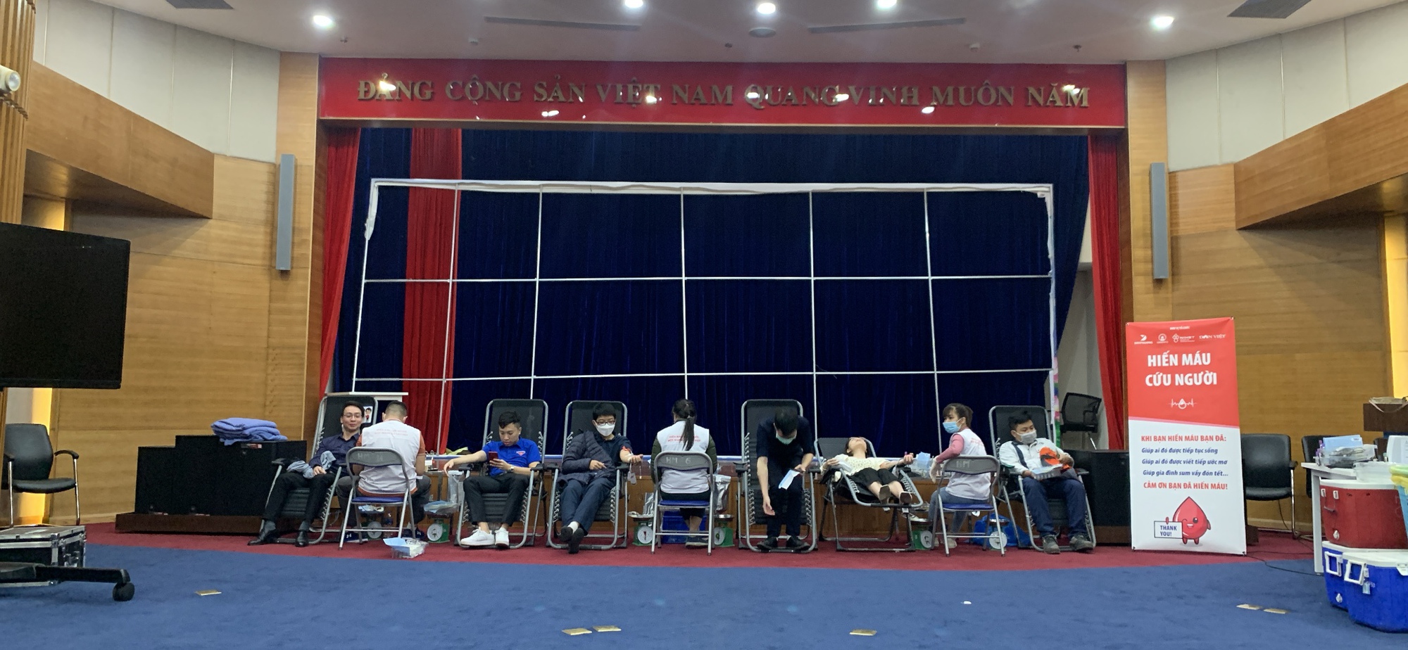 Hiến máu cứu người - Ảnh 2.
