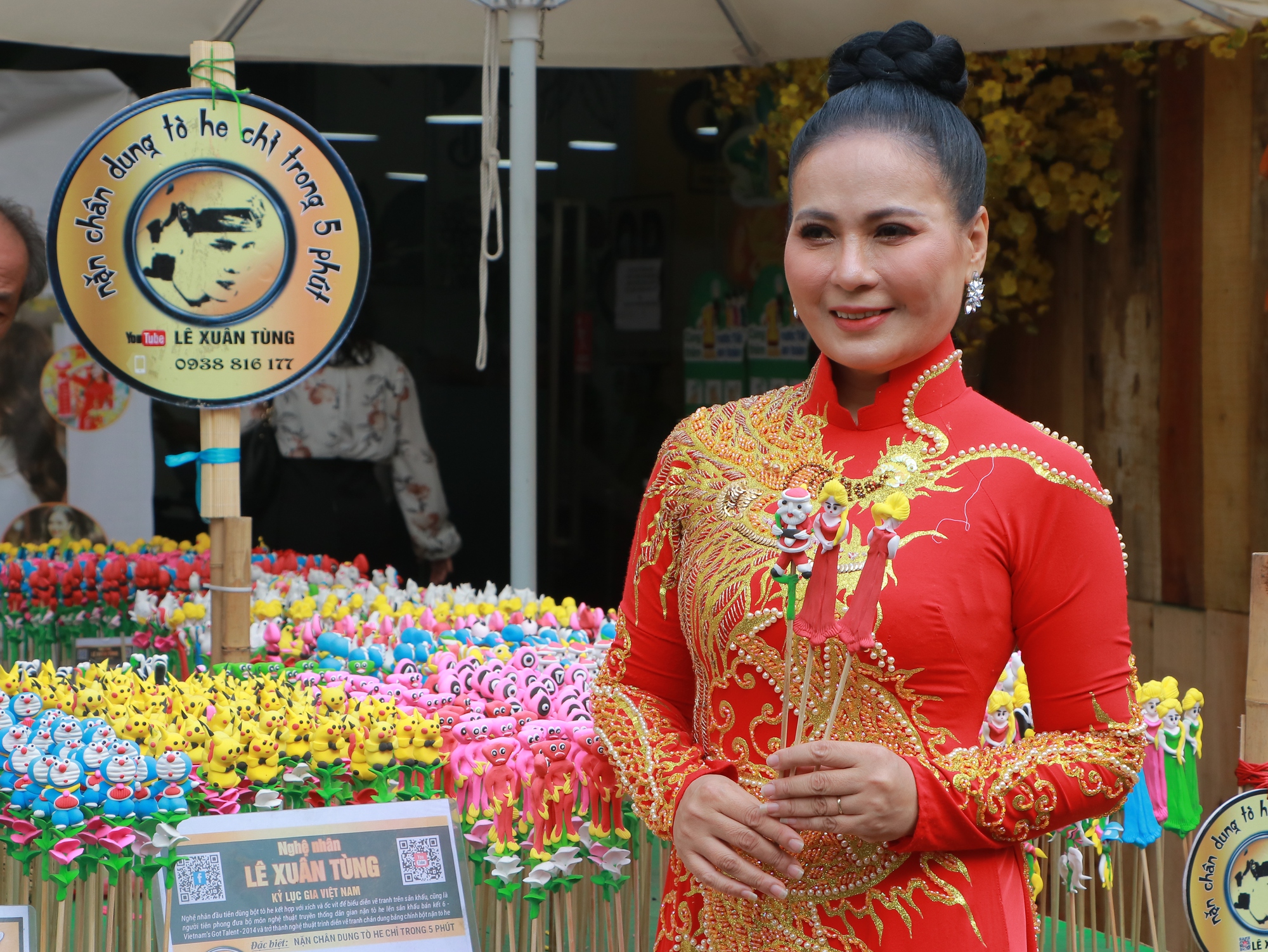 Người dân TP.HCM xúng xính áo dài du xuân sớm - Ảnh 9.