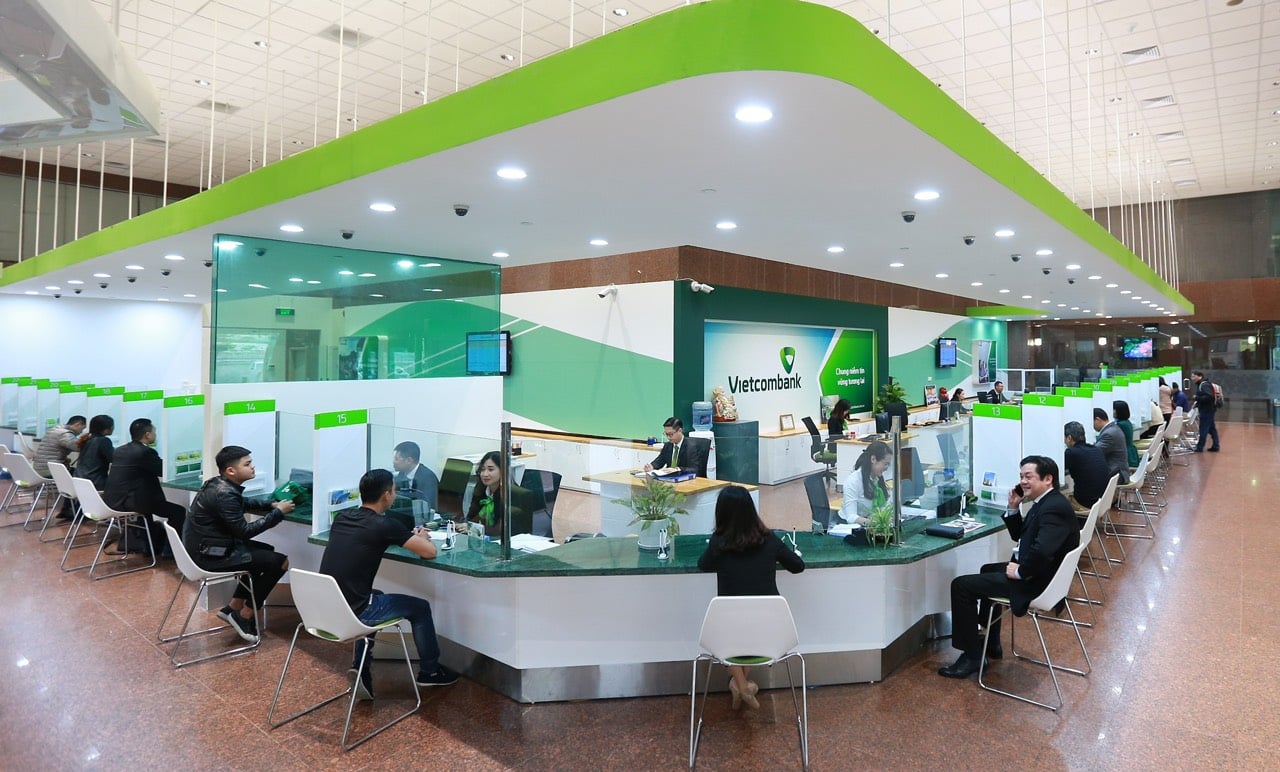Chuyên gia: Không thể "treo" lãi suất cao như hiện nay, lãi suất huy động 6 – 7%/năm là hợp lý - Ảnh 3. Chuyên gia: Không thể "treo" lãi suất cao như hiện nay, lãi suất huy động 6 – 7%/năm là hợp lý - Ảnh 3.