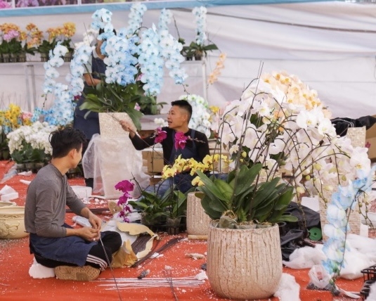 Nhiều nghề hái ra tiền dịp cận Tết - Ảnh 2.