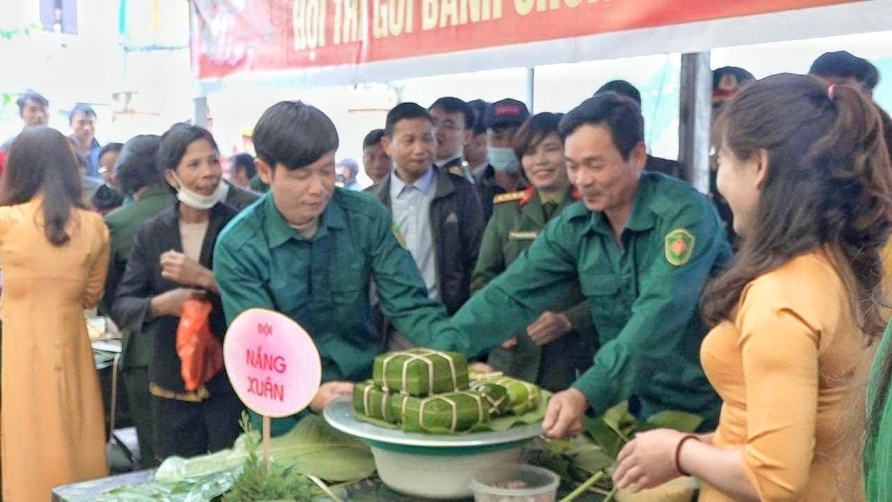 Thắm tình Tết quân dân ở xã miền núi khó khăn tỉnh Phú Thọ - Ảnh 3.