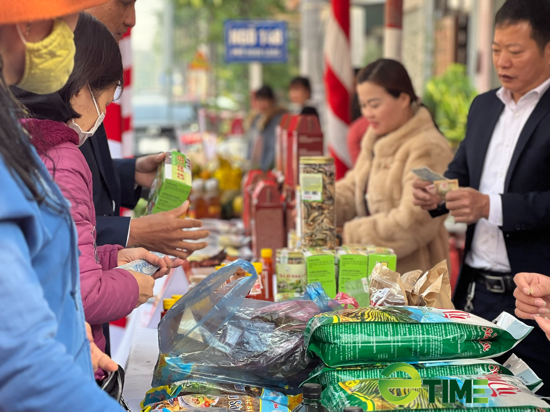 Phú Thọ: Gần 1.000 tỷ đồng dự trữ hàng hóa bình ổn thị trường Tết - Ảnh 3. Phú Thọ: Gần 1.000 tỷ đồng dự trữ hàng hóa bình ổn thị trường Tết - Ảnh 3.