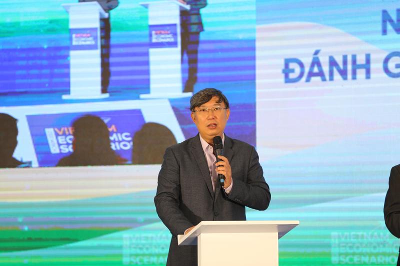 Chuyên gia Nguyễn Xuân Thành: Cửa hẹp để hạ lãi suất rơi vào giữa 2023 - Ảnh 2. Chuyên gia Nguyễn Xuân Thành: Cửa hẹp để hạ lãi suất rơi vào giữa 2023 - Ảnh 2.