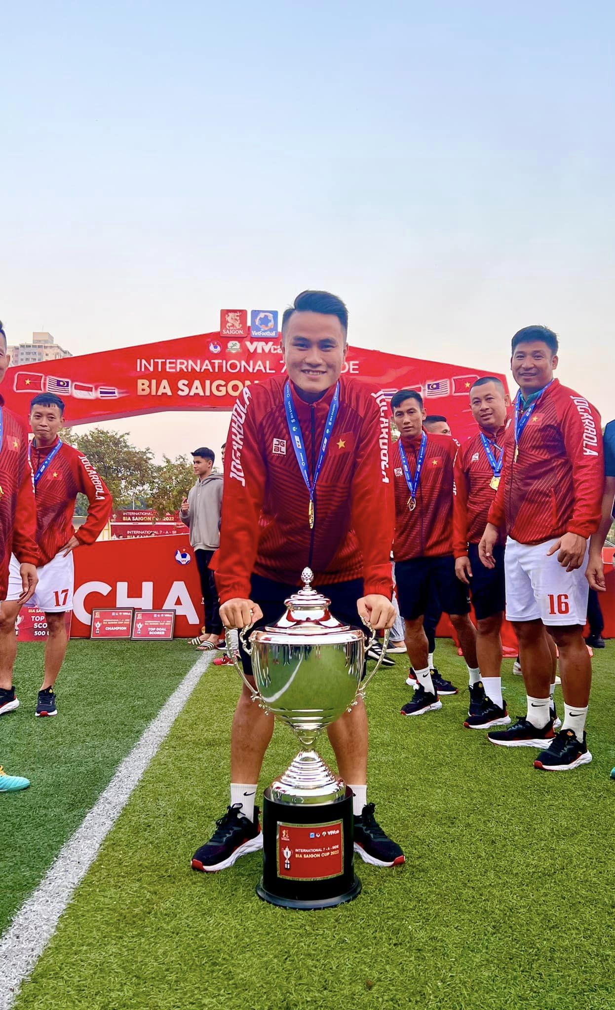 Cuối năm 2022, các CLB phủi “chạy đua vũ trang” chuẩn bị cho mùa giải mới - Ảnh 4.