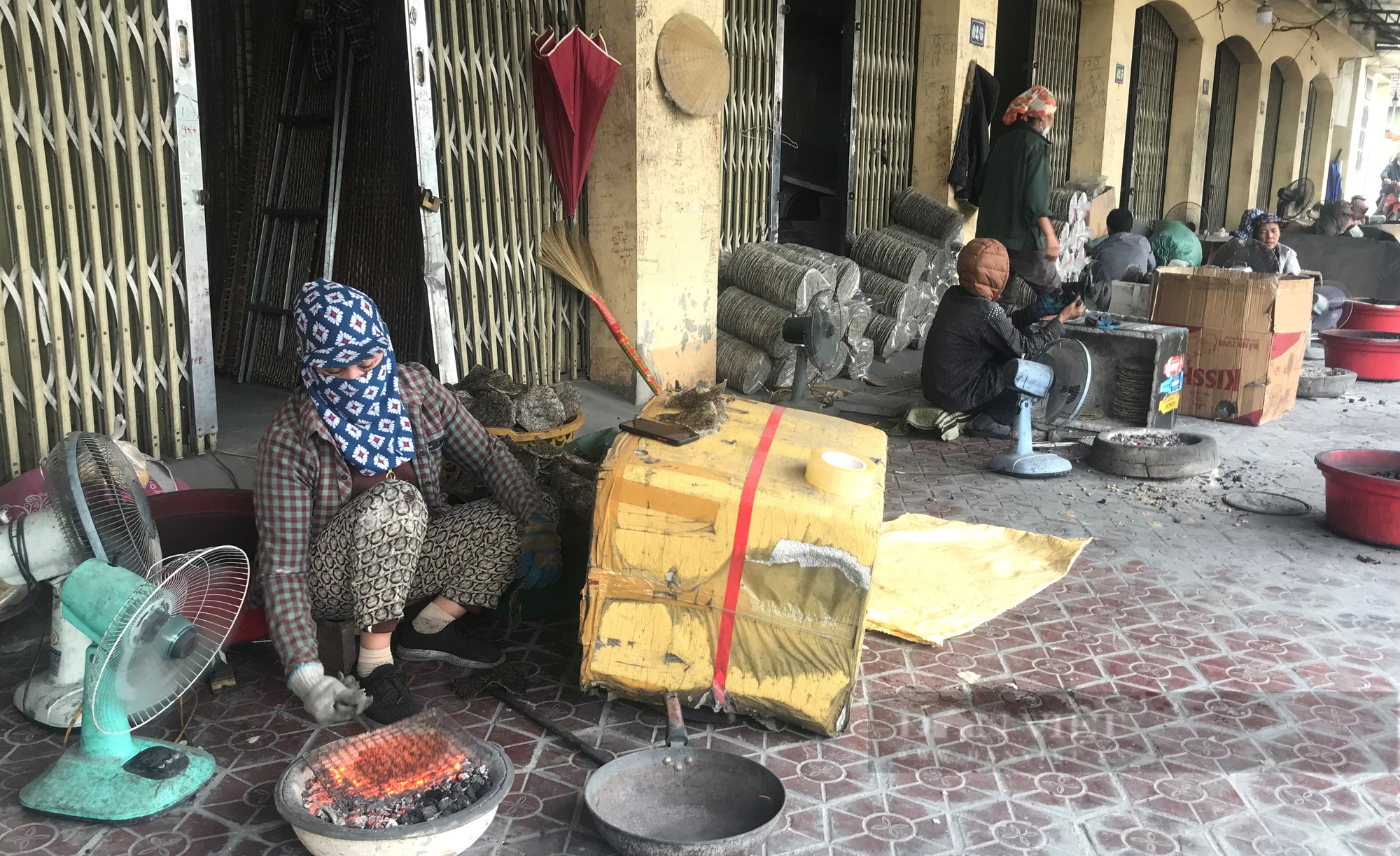 Làng nghề hơn 300 tuổi ở Nghệ An với những sản phẩm OCOP 3 sao, đỏ lửa suốt ngày đêm vẫn không đủ hàng Tết - Ảnh 2.