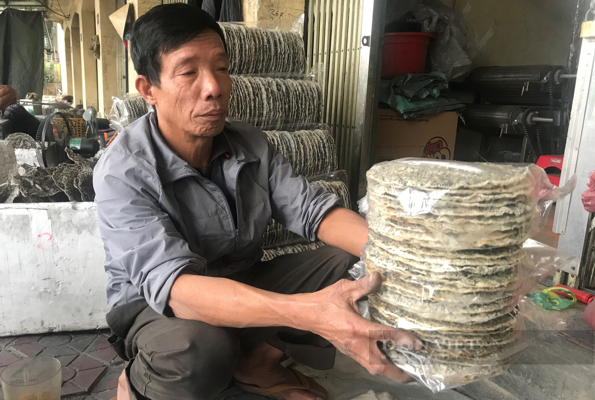Làng nghề hơn 300 tuổi ở Nghệ An với những sản phẩm OCOP 3 sao, đỏ lửa suốt ngày đêm vẫn không đủ hàng Tết - Ảnh 6.