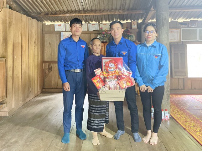 Bữa cơm Tất niên tri ân đối với sự hy sinh to lớn của các Mẹ Việt Nam anh hùng - Ảnh 8.