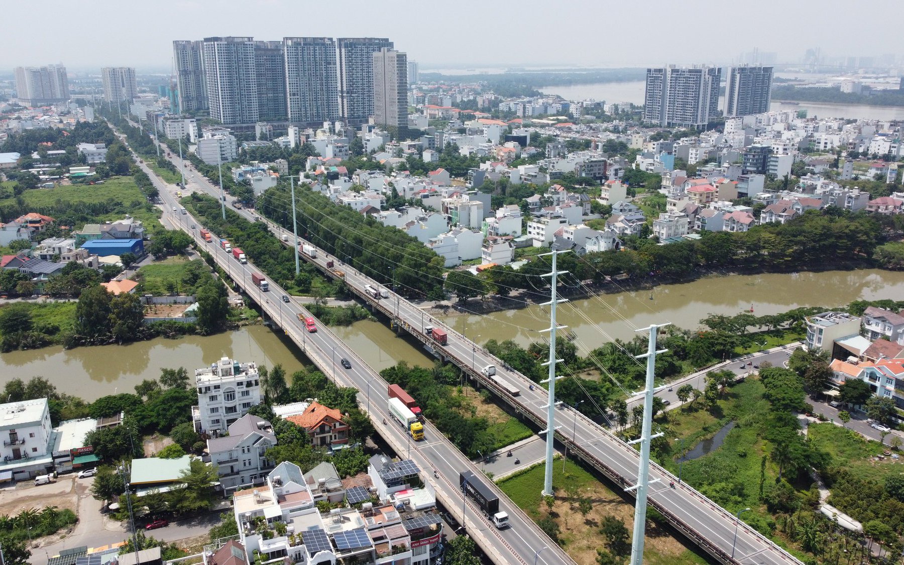 Bùng nổ làn sóng đầu tư hạ tầng, "bệ phóng" cho thị trường bất động sản TP.HCM