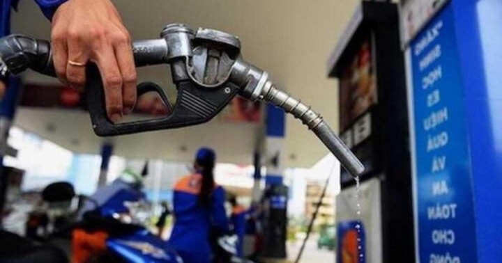 Dời ngày điều chỉnh giá xăng - Ảnh 1.