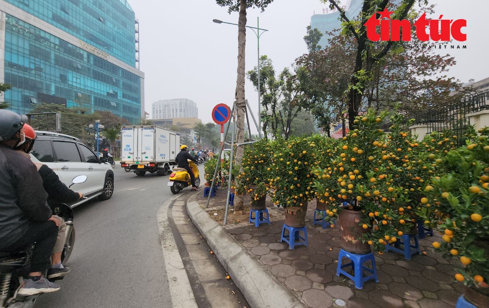Nhếch nhác phố kiểu mẫu biến thành chợ - Ảnh 2.