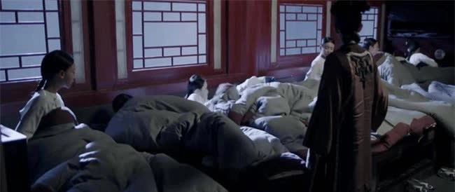 Tận cùng nỗi khổ của cung nữ triều Thanh: Ngủ không được nằm ngửa, không được tắm mỗi ngày, xuất cung không dám lấy chồng - Ảnh 4.