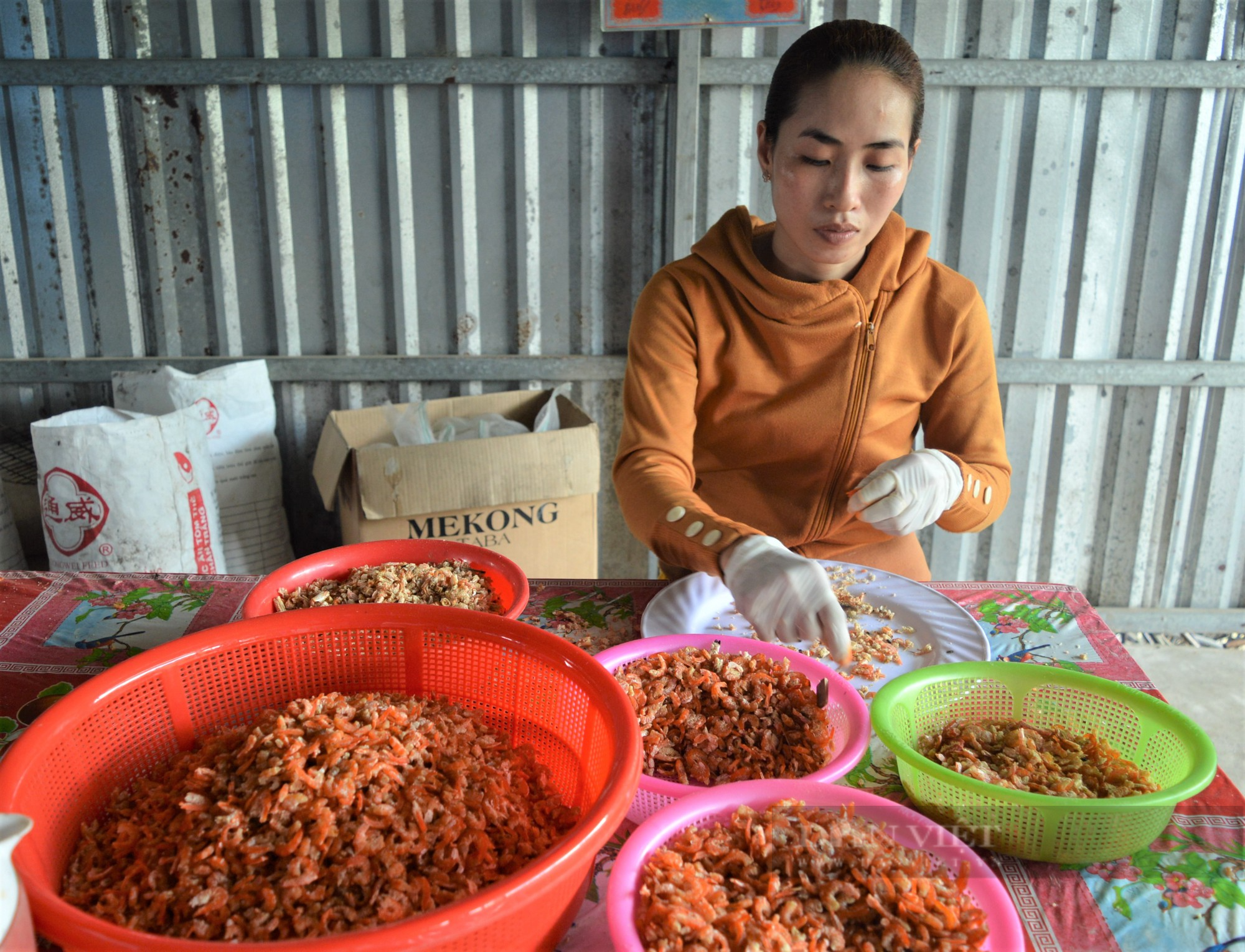 Cận Tết, giá tôm khô Cà Mau tăng kỷ lục - Ảnh 2.