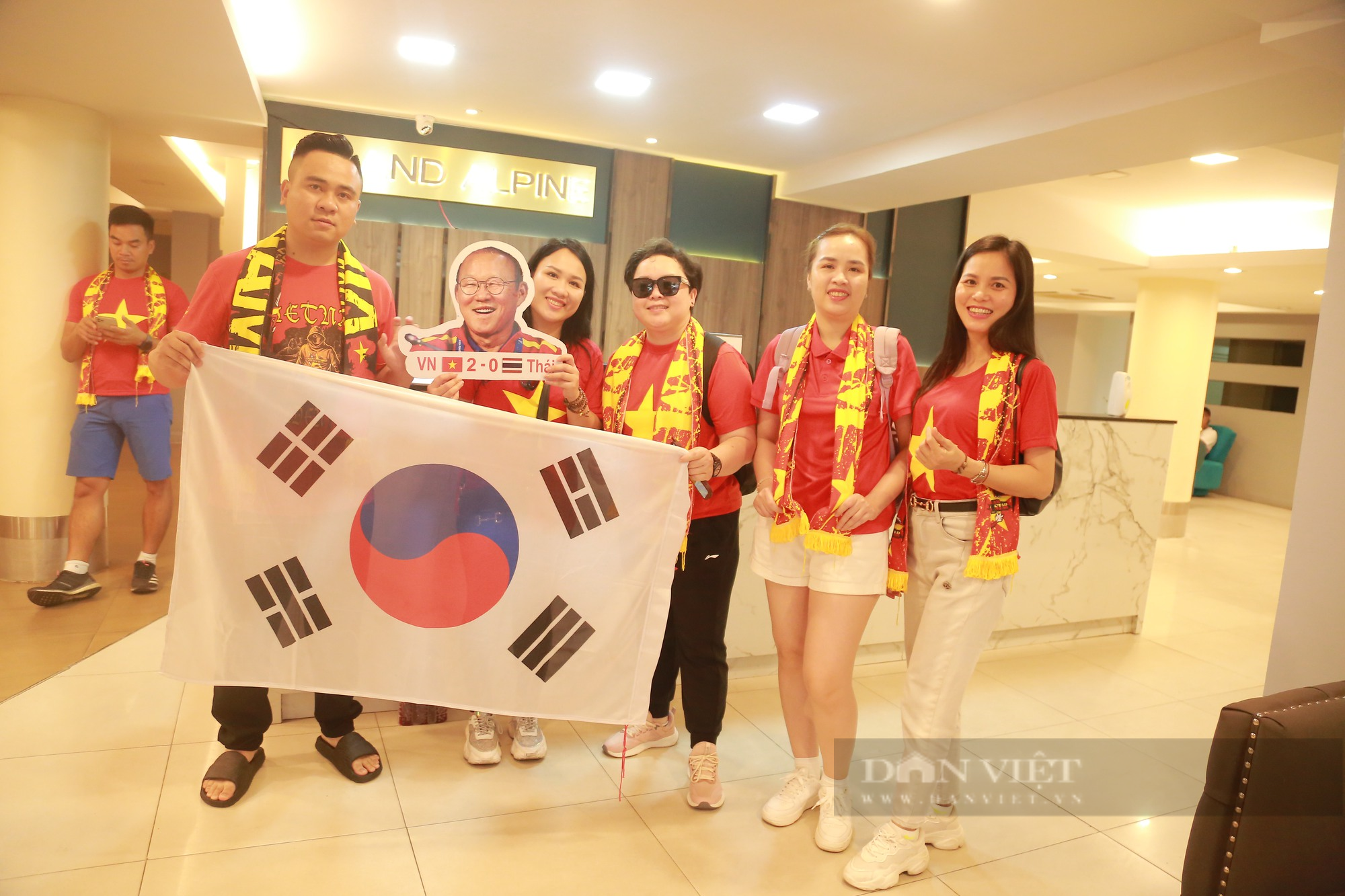 Theo chân CĐV Việt Nam đến sân Thammasat - Ảnh 5.
