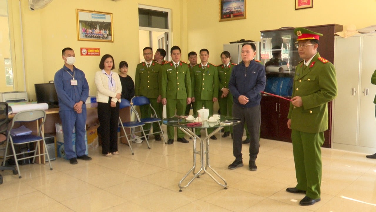 Khởi tố vụ án nhận hối lộ tại 2 trung tâm đăng kiểm ở Sơn La - Ảnh 1.