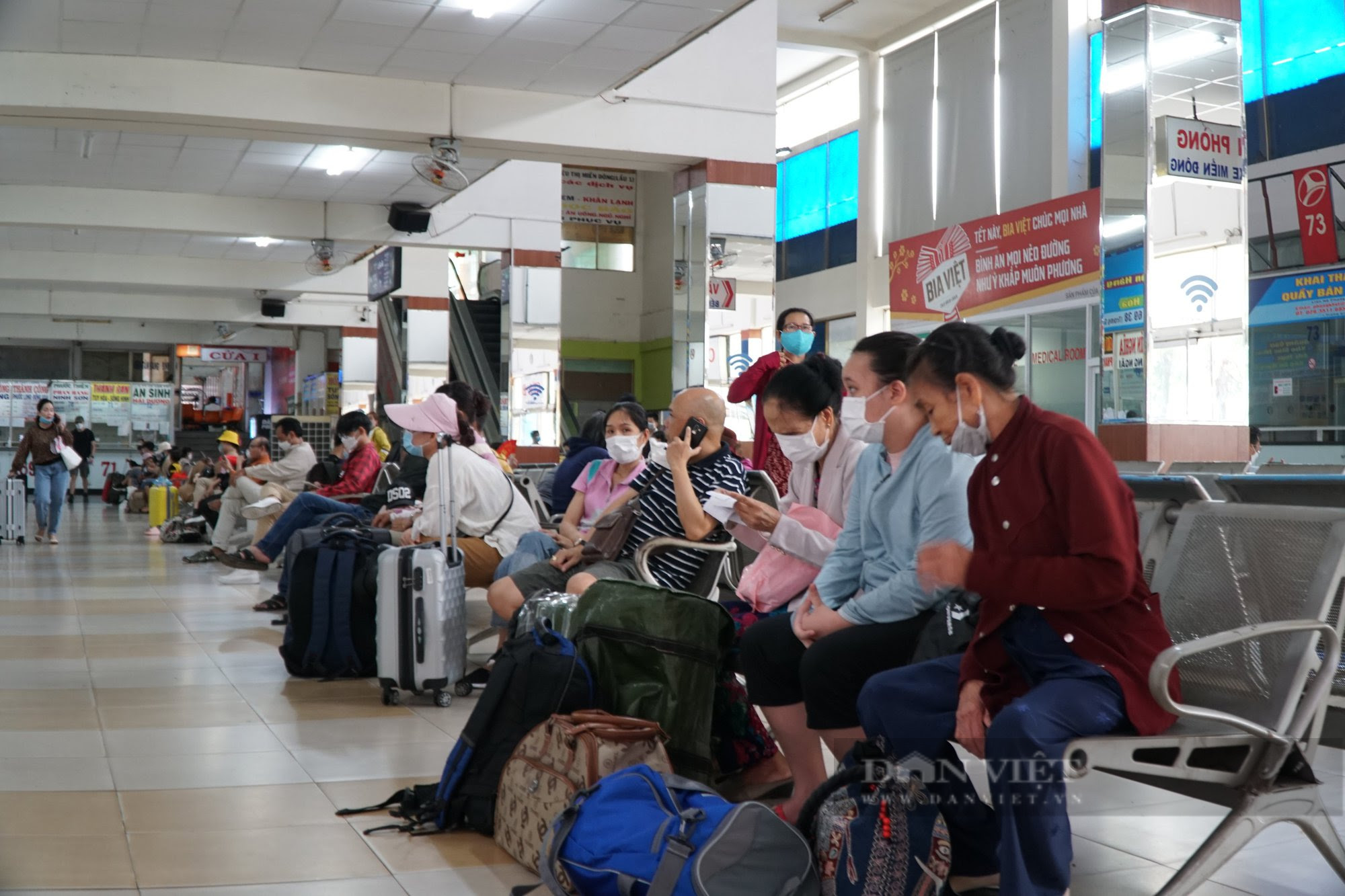 Ba bến xe khách lớn nhất TP.HCM bắt đầu “nóng lên”, nguy cơ quá tải lượng khách  - Ảnh 1.