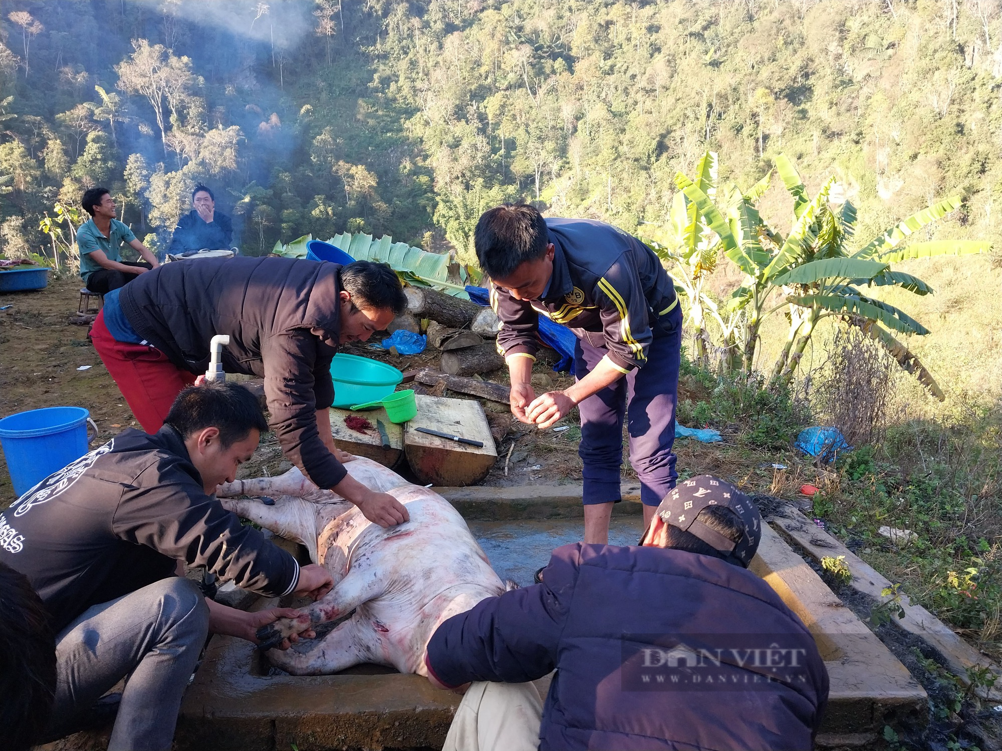 Lễ đặt tên đệm mới của đồng bào Mông - Ảnh 2.