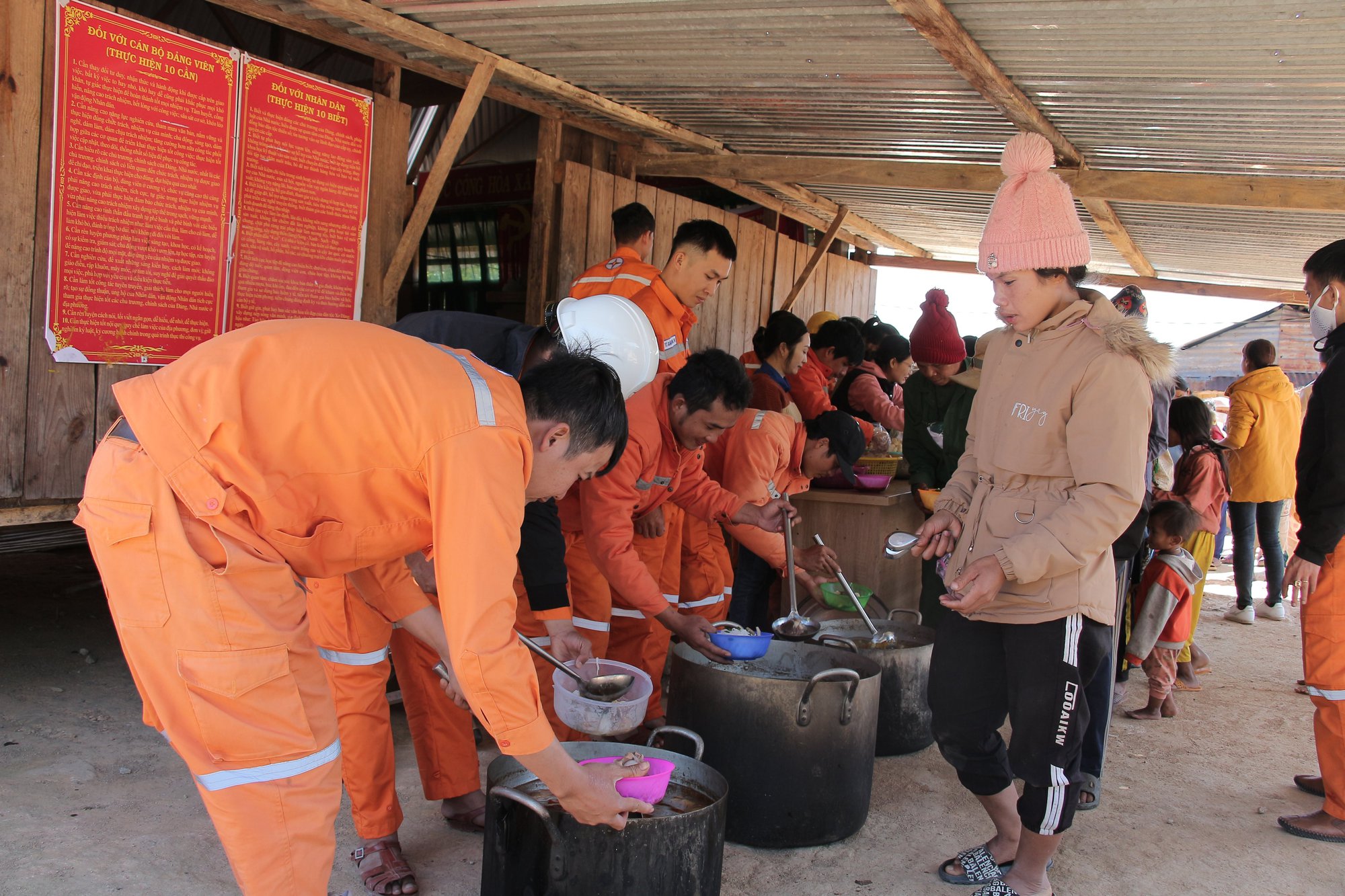PC Kon Tum triển khai Tháng Tri ân khách hàng năm 2022 - Ảnh 2.