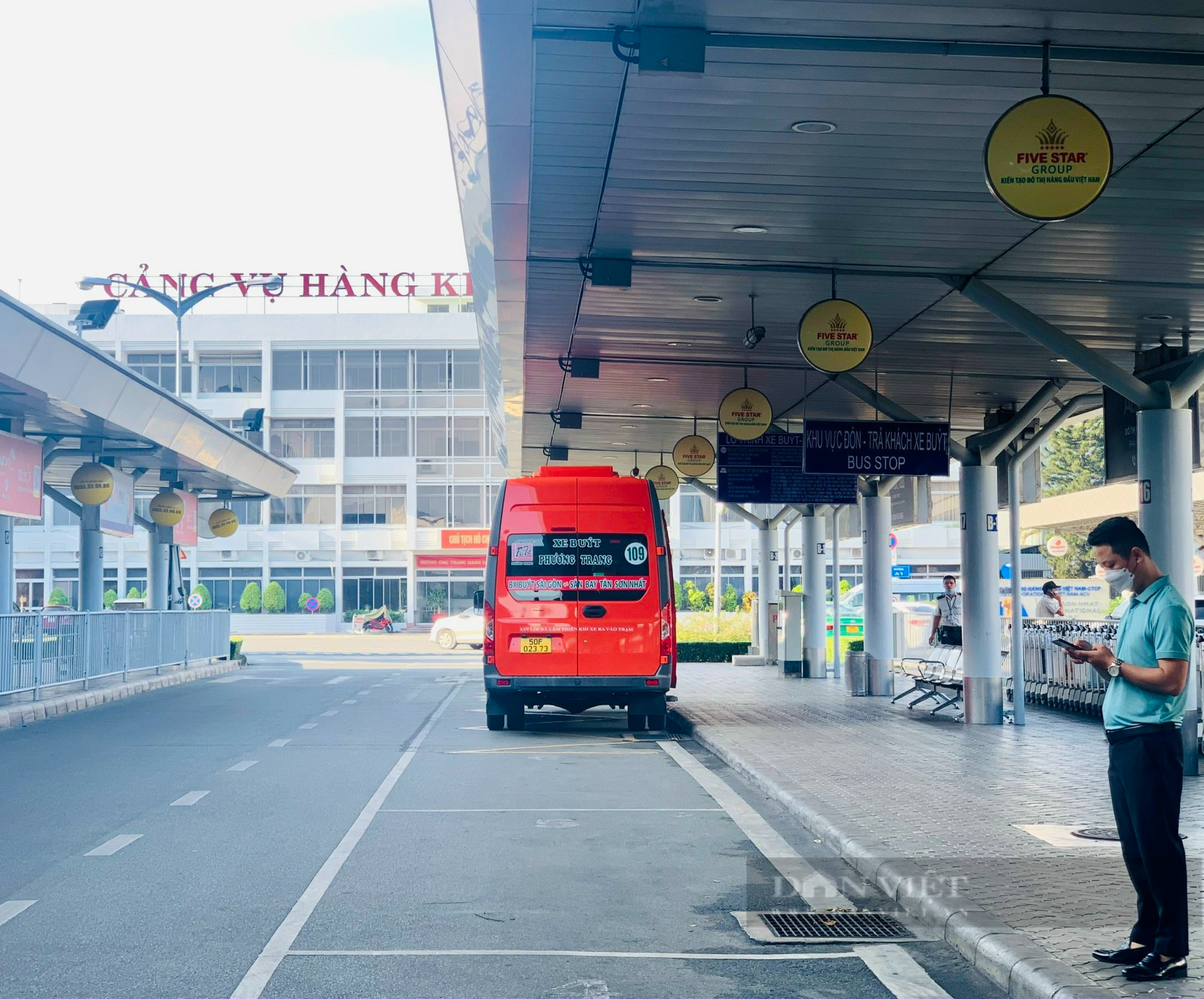 Nhiều người chọn bay đêm, Tân Sơn Nhất bất ngờ thông thoáng vào cận Tết - Ảnh 5.