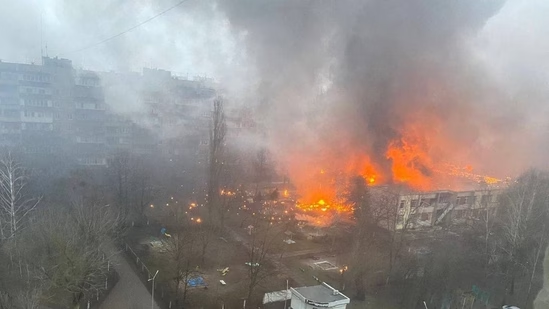 Trực thăng rơi trúng trường mẫu giáo, Bộ trưởng Nội vụ Ukraine tử nạn cùng 16 nạn nhân - Ảnh 3.