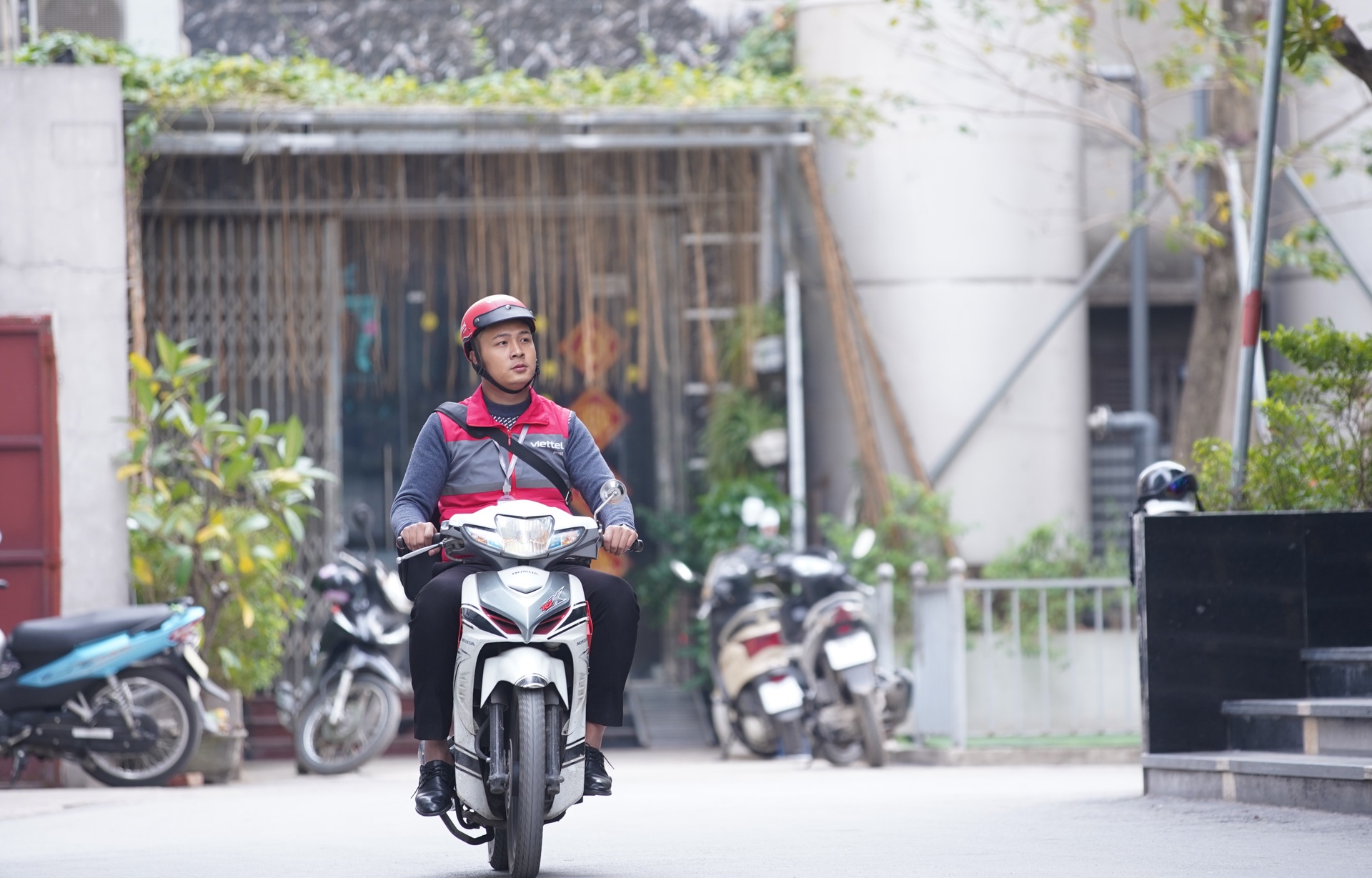 Thiếu shipper, chủ shop online không dám nhận thêm khách - Ảnh 3.