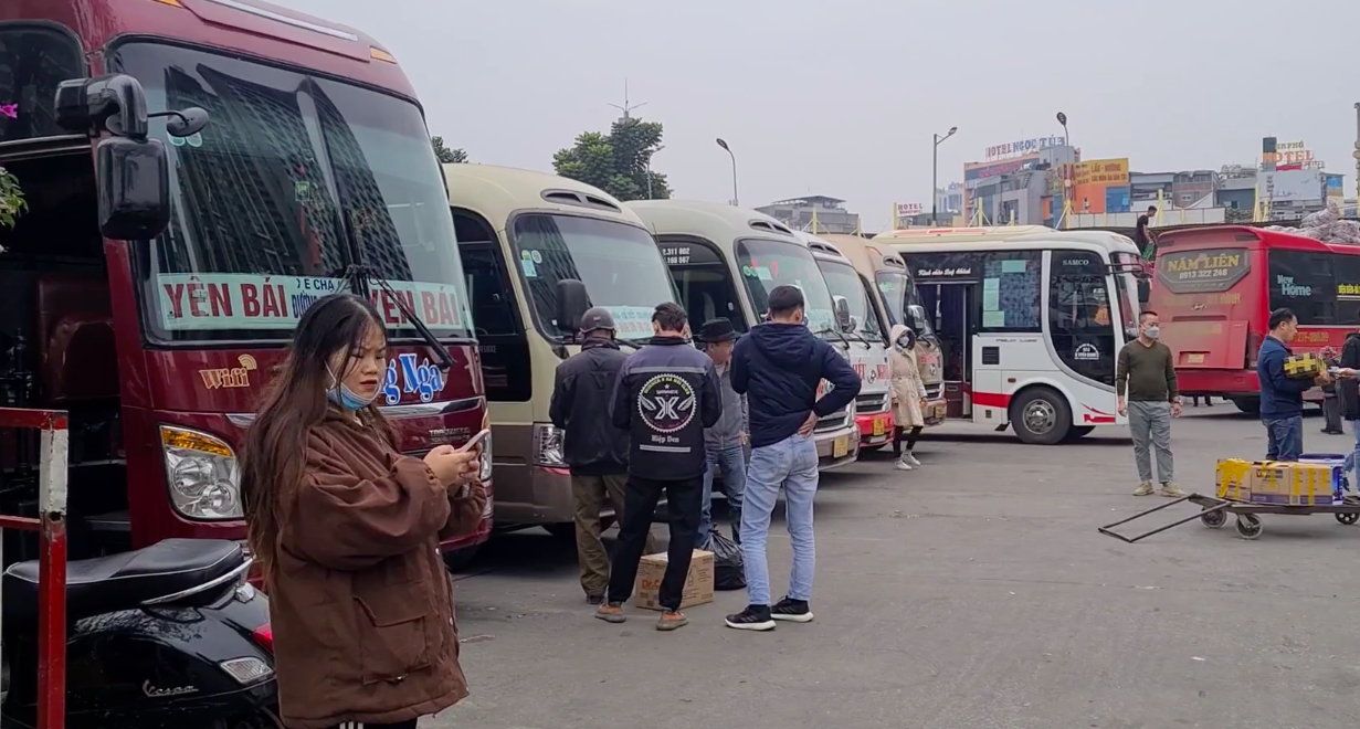 Hà Nội: Rà soát thu hồi phù hiệu, cắt lốt của doanh nghiệp vận tải - Ảnh 1. Hà Nội: Rà soát thu hồi phù hiệu, cắt lốt của doanh nghiệp vận tải - Ảnh 1.