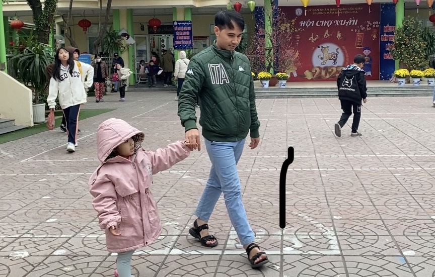 Nghị lực vượt lên số phận và chuyện tình đẹp như mơ của chàng trai từng bị liệt 2 chân - Ảnh 2.