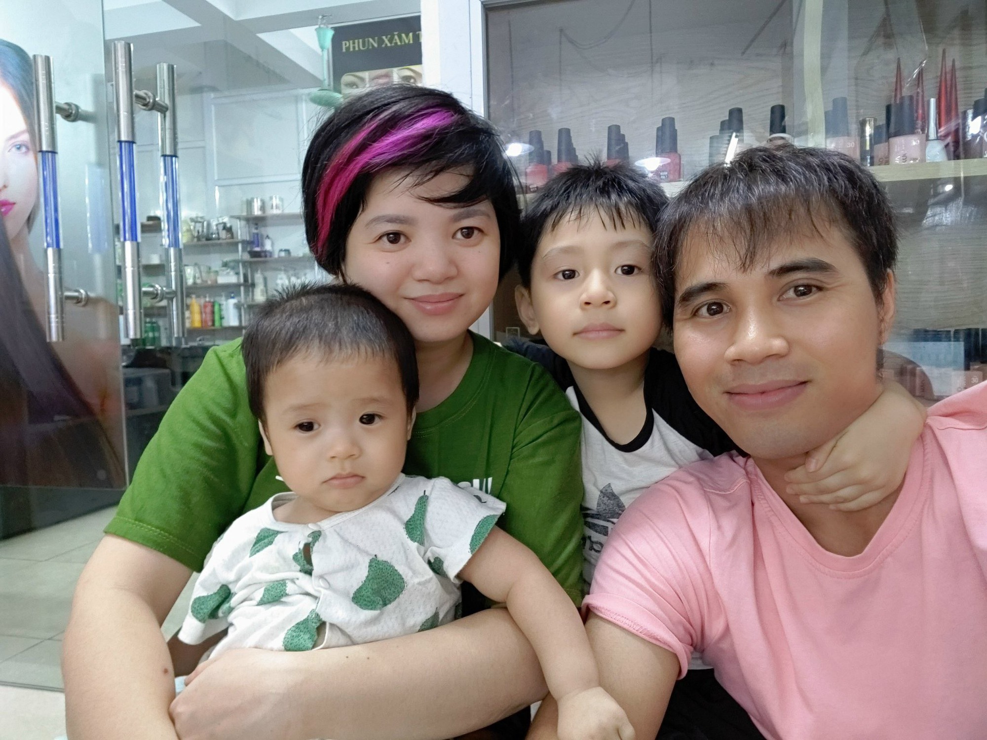 Nghị lực vượt lên số phận và chuyện tình đẹp như mơ của chàng trai từng bị liệt 2 chân - Ảnh 1.