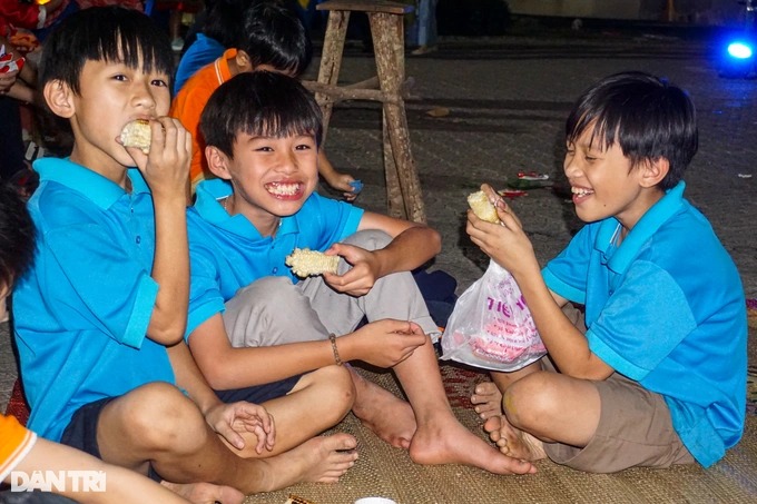 Tết đầu tiên của trẻ mồ côi vì Covid-19 tại trường Hy Vọng - Ảnh 9.