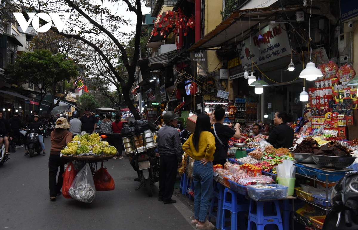 Đường phố Thủ đô tươi sắc hồng, rộn ràng không khí Tết cổ truyền - Ảnh 7. Đường phố Thủ đô tươi sắc hồng, rộn ràng không khí Tết cổ truyền - Ảnh 7.