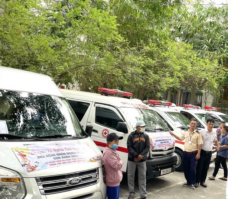 Khánh Hòa: Gần 200 người nhà và bệnh nhân được hỗ trợ xe về quê ăn Tết - Ảnh 1. Khánh Hòa: Gần 200 người nhà và bệnh nhân được hỗ trợ xe về quê ăn Tết - Ảnh 1.