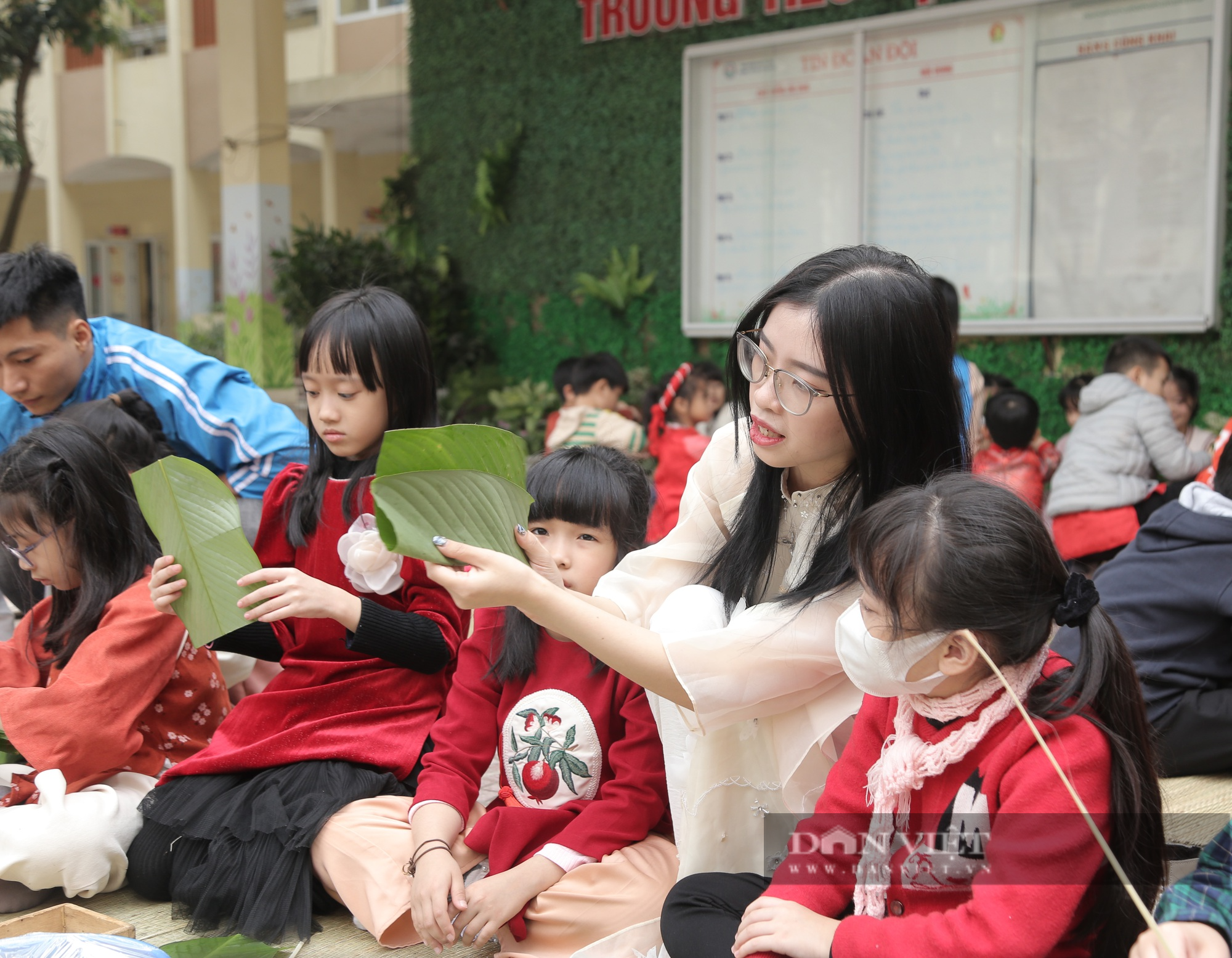 So sánh thưởng Tết của giáo viên, giảng viên Hà Nội: Có người gần 100 triệu đồng? - Ảnh 1.