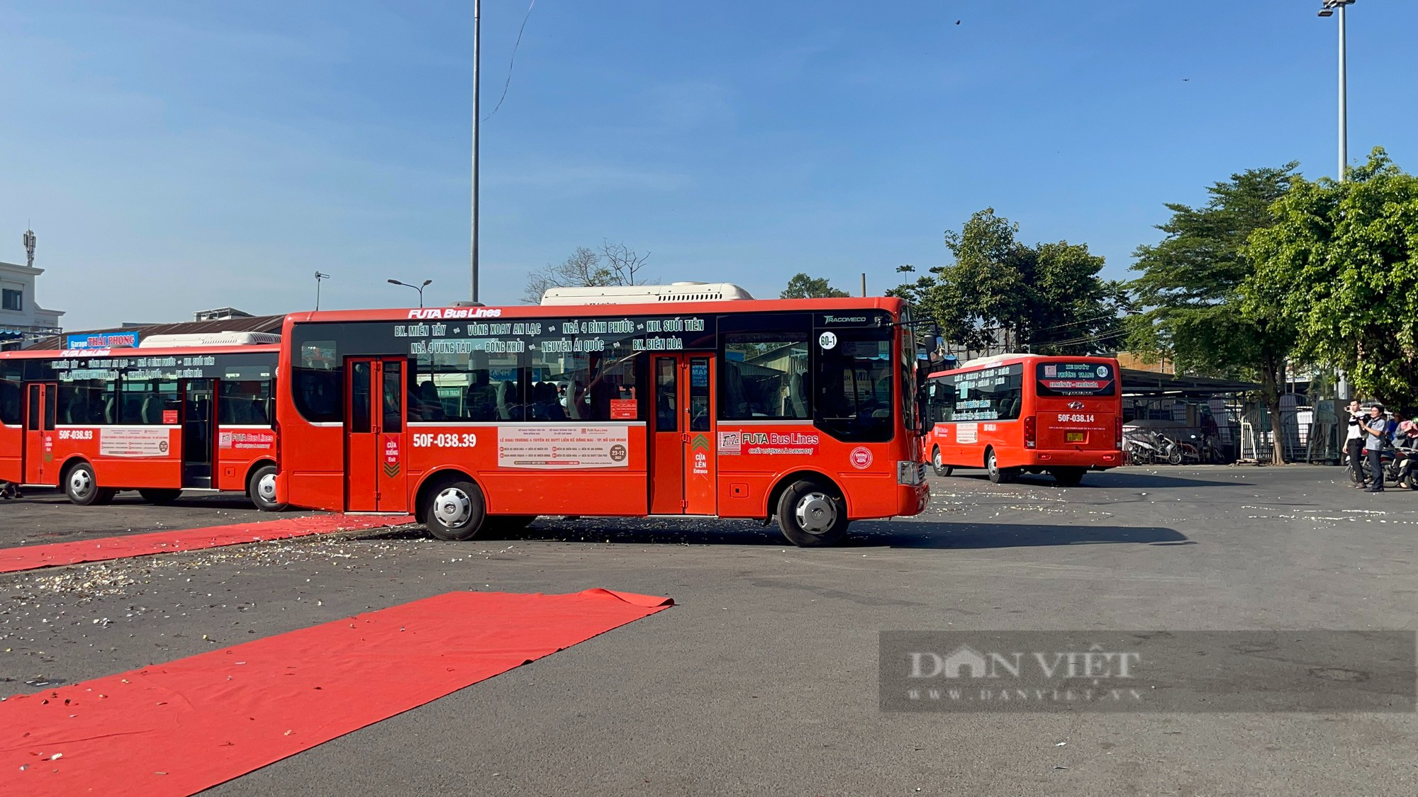 Đồng Nai: Nhiều tuyến xe buýt liên tỉnh hoạt động xuyên tết phục vụ người dân du xuân - Ảnh 2.