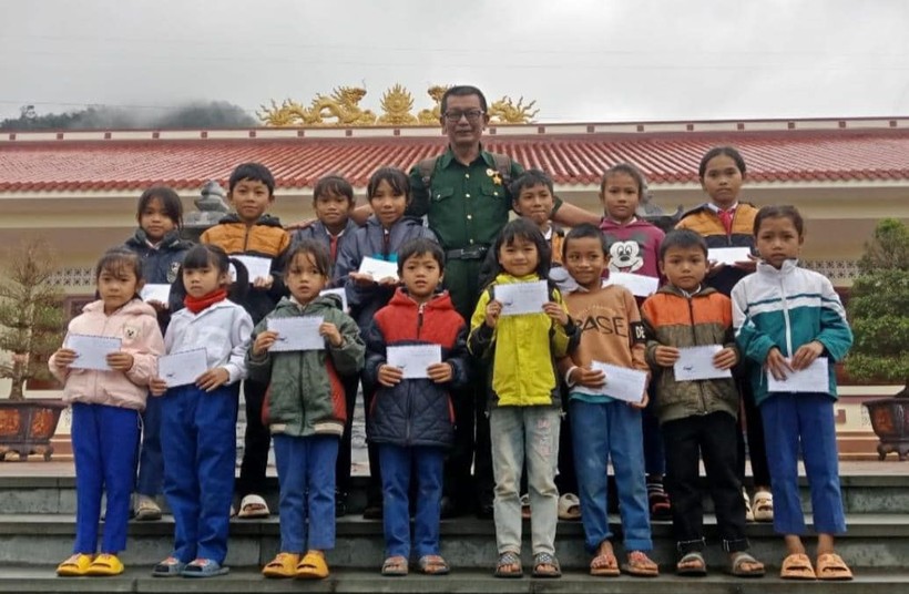 Ngược xuôi lo Tết cho trò nghèo - Ảnh 2.