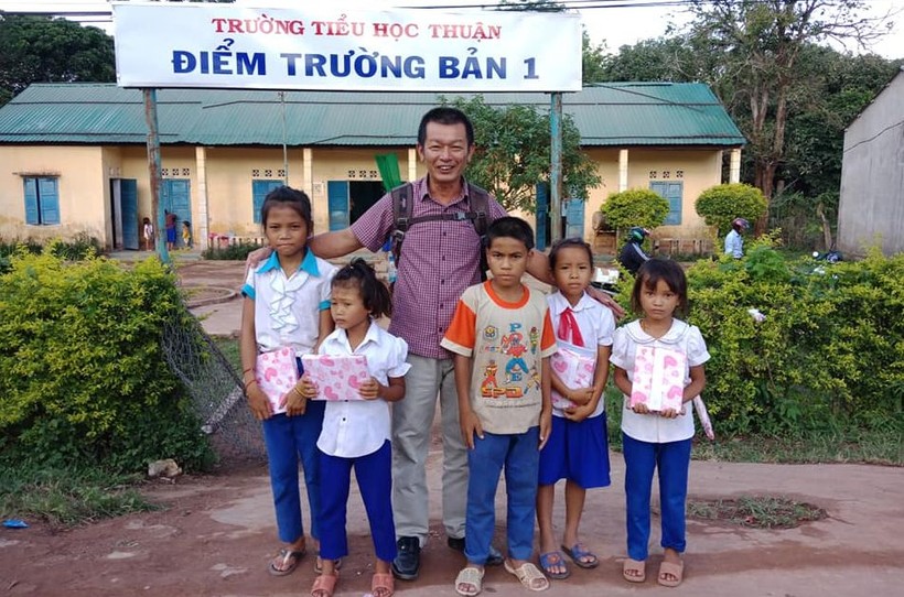 Ngược xuôi lo Tết cho trò nghèo - Ảnh 1.