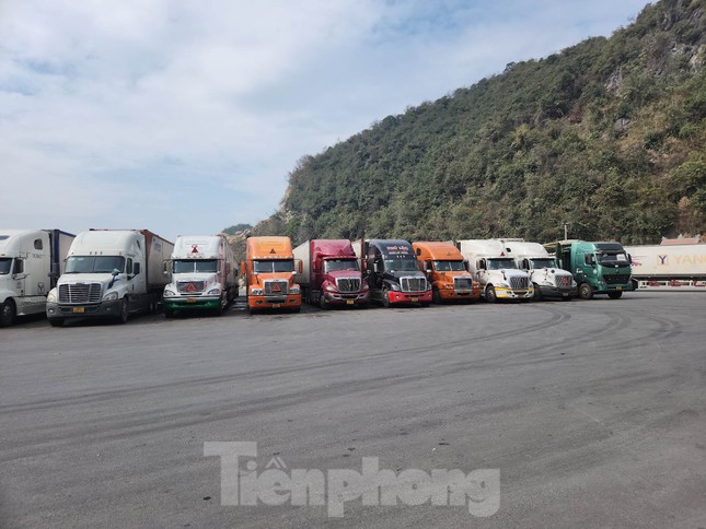Trung Quốc nghỉ Tết, dừng thông quan hàng hóa qua biên giới Lạng Sơn - Ảnh 2.