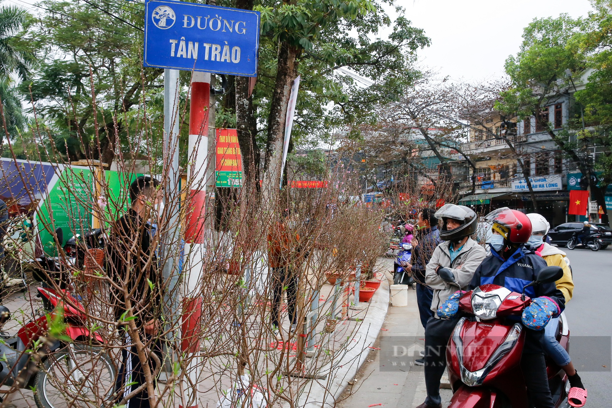 Nhộn nhịp phiên chợ ngày 30 Tết dưới chân thành cổ hơn 400 năm tuổi tại Tuyên Quang - Ảnh 7.