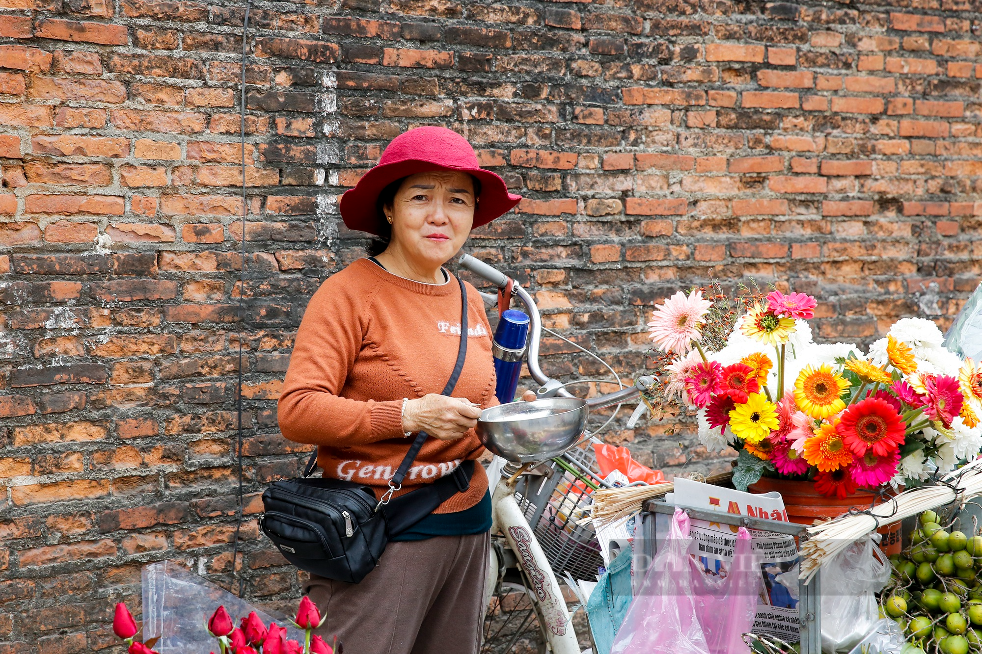 Nhộn nhịp phiên chợ ngày 30 Tết dưới chân thành cổ hơn 400 năm tuổi tại Tuyên Quang - Ảnh 11.