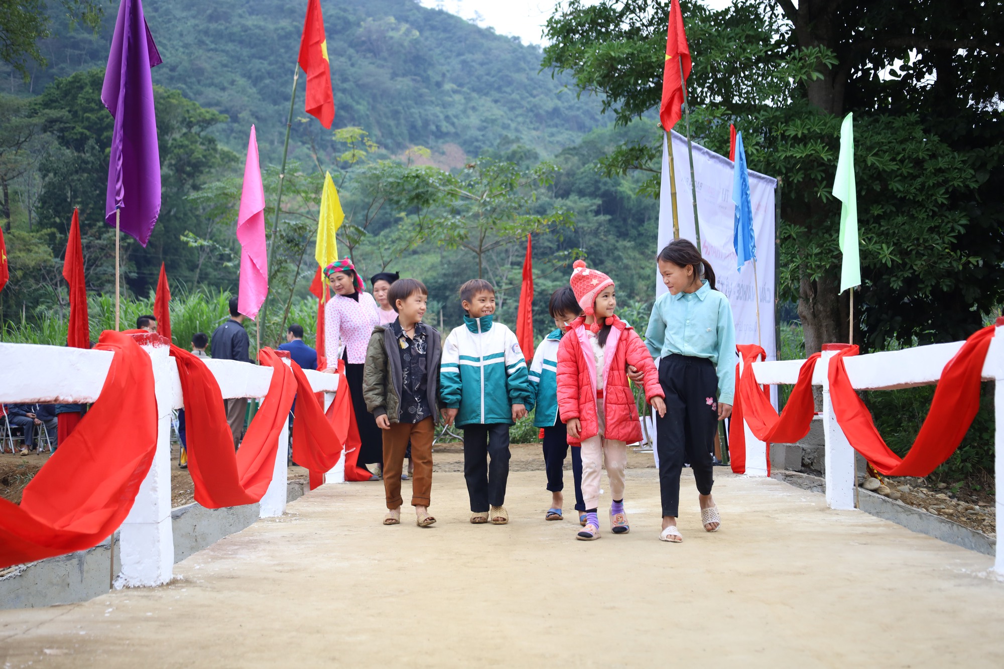Gieo những  “mùa vàng yêu thương”  - Ảnh 1.
