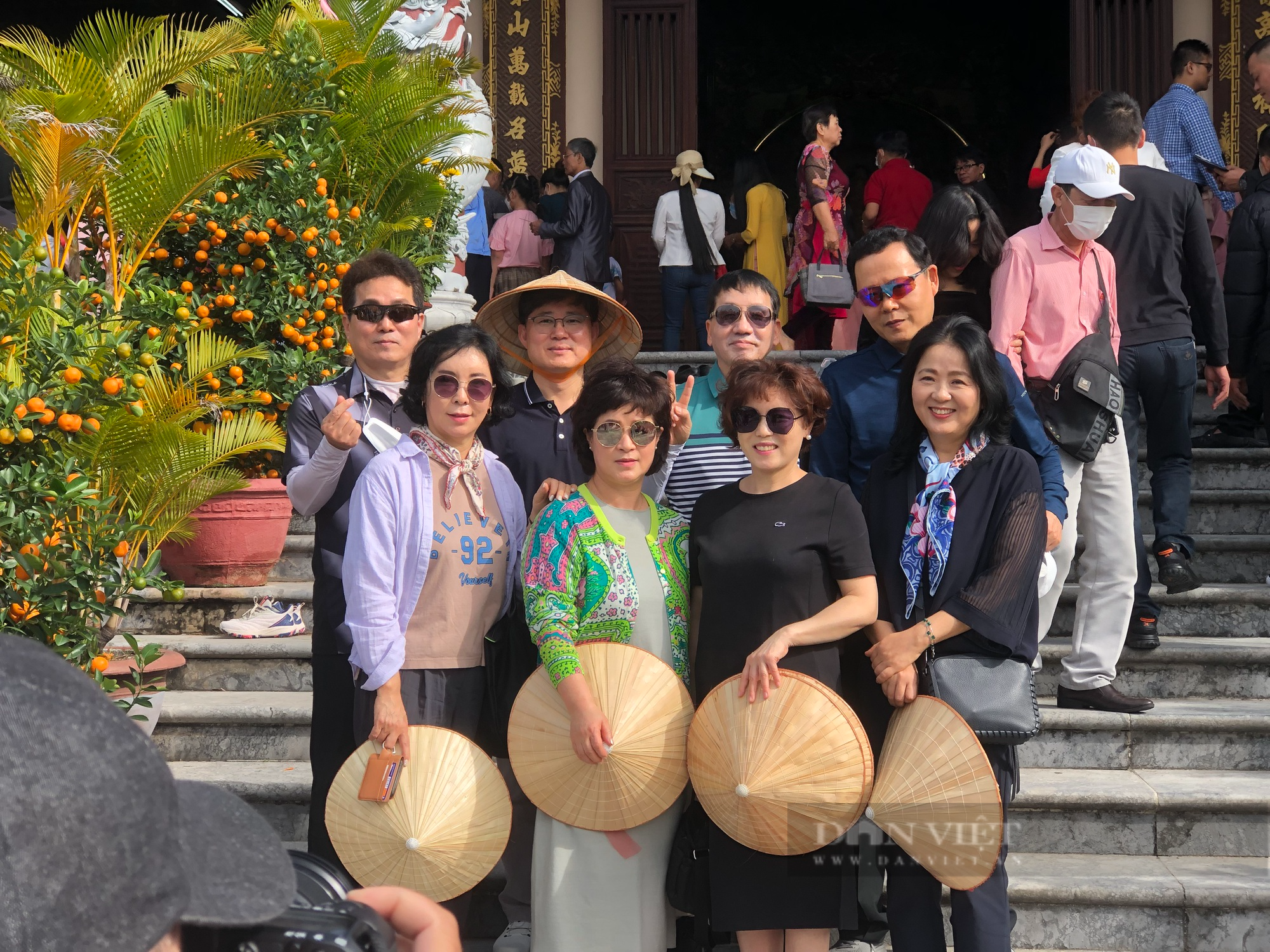 Mùng 1 Tết, hàng nghìn người đổ về chùa Linh Ứng Đà Nẵng cầu an - Ảnh 5.