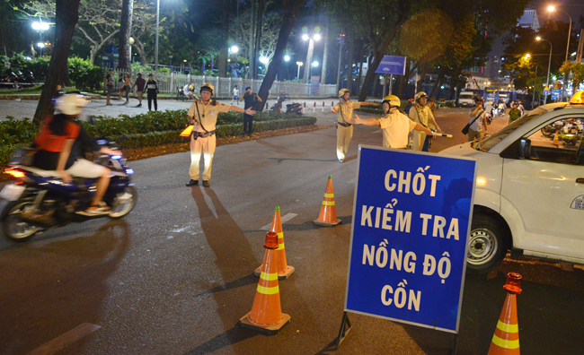 Mùng 1 Tết: 11 người tử vong vì TNGT, phát hiện vi phạm nồng độ cồn gấp 3 lần cùng kỳ Tết năm trước - Ảnh 1.