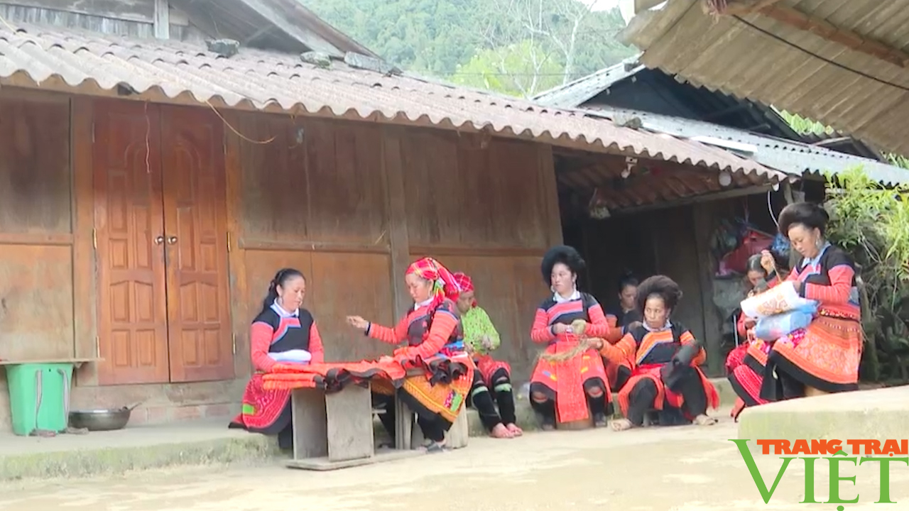 Đổi thay trên quê hương đồng bào Mông - Ảnh 4. Đổi thay trên quê hương đồng bào Mông - Ảnh 4.