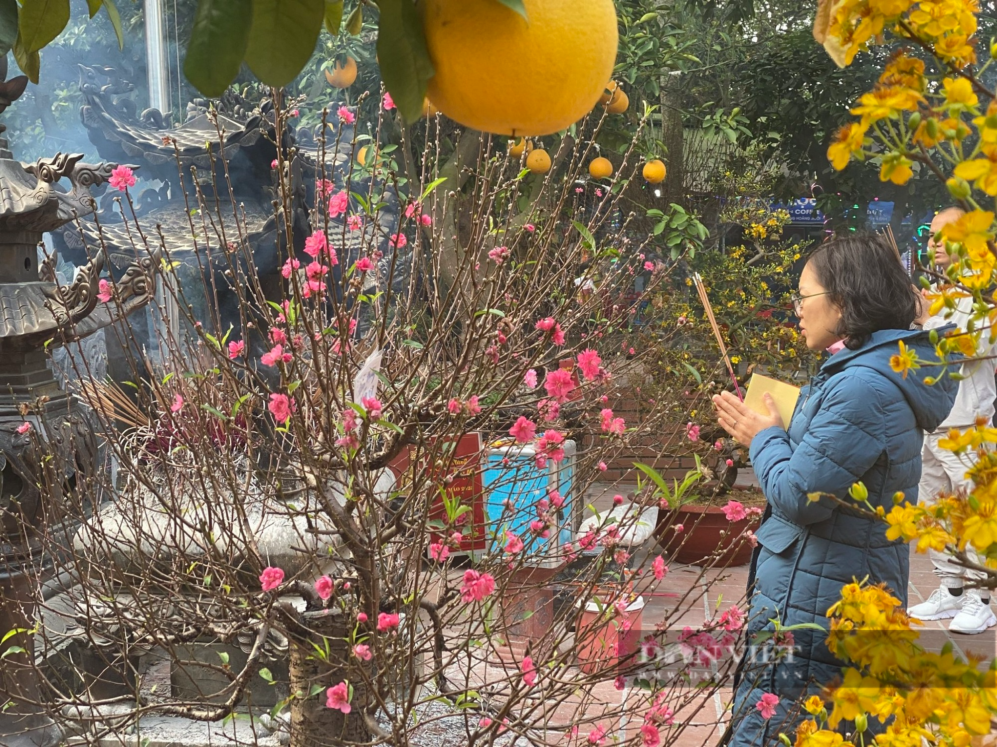 Ngôi đền cổ kính bên dòng Lam xanh nườm nượp dòng người về đi lễ đầu năm Quý Mão 2023 - Ảnh 6.
