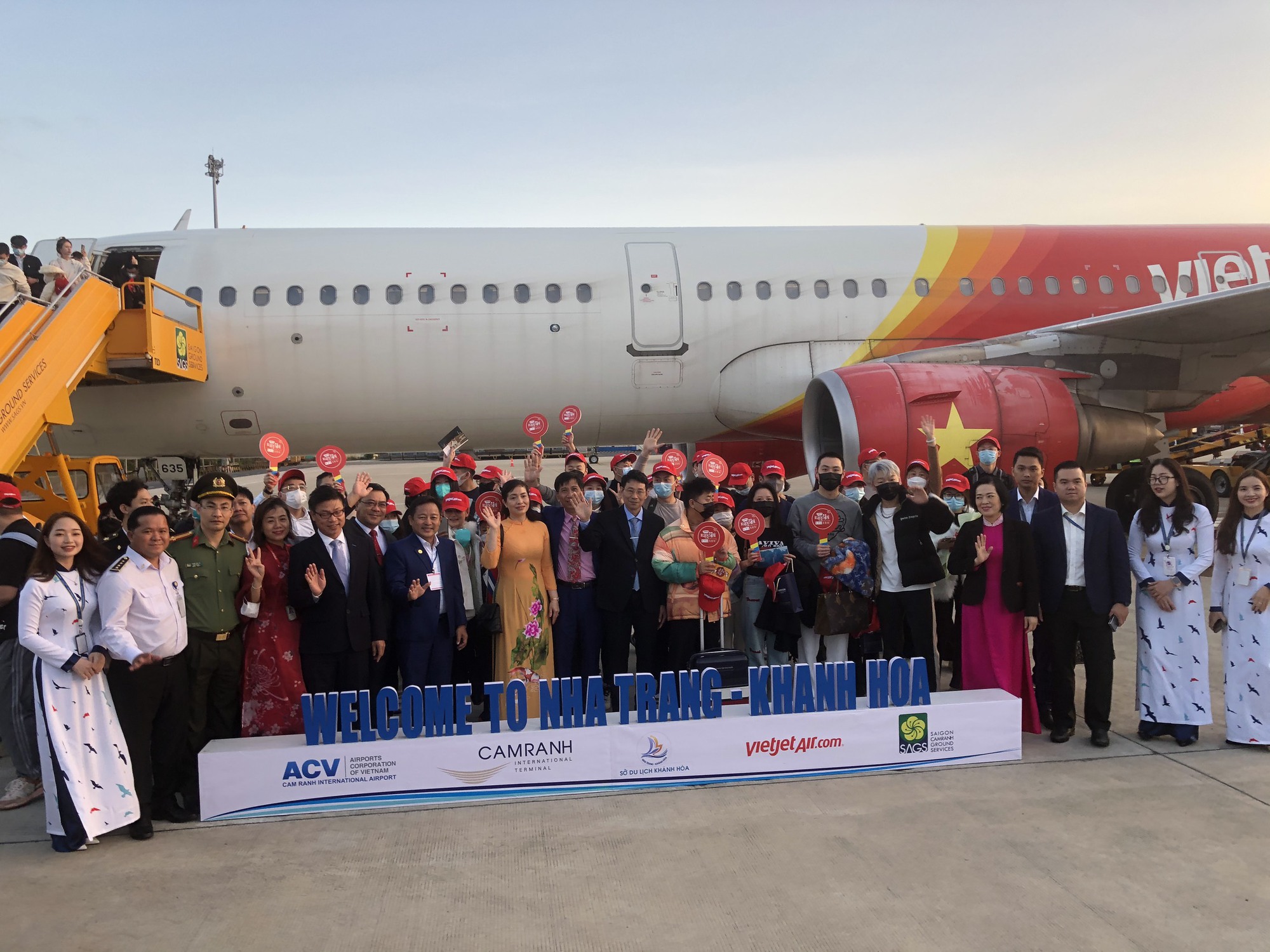 Khánh Hòa: Dịp Tết nguyên đán, đón 431.800 lượt khách tham quan Khánh Hòa - Ảnh 2. Khánh Hòa: Dịp Tết nguyên đán, đón 431.800 lượt khách tham quan Khánh Hòa - Ảnh 2.