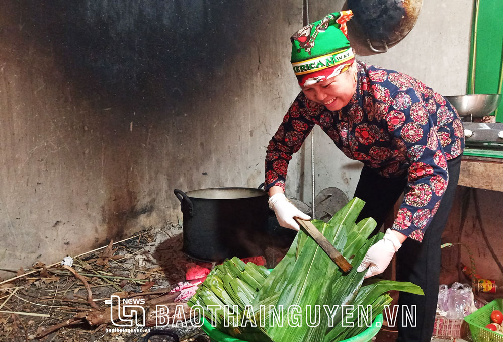 Bánh chưng lá chít - Ảnh 2.