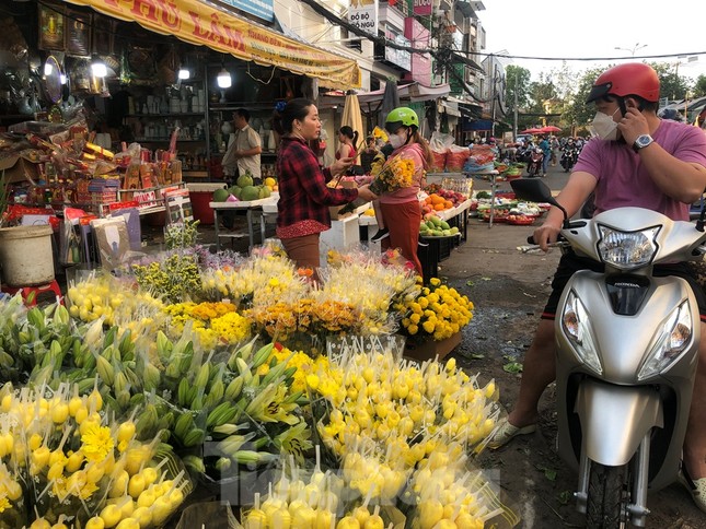 Mùng 2 Tết, giật mình với giá rau xanh - Ảnh 4.