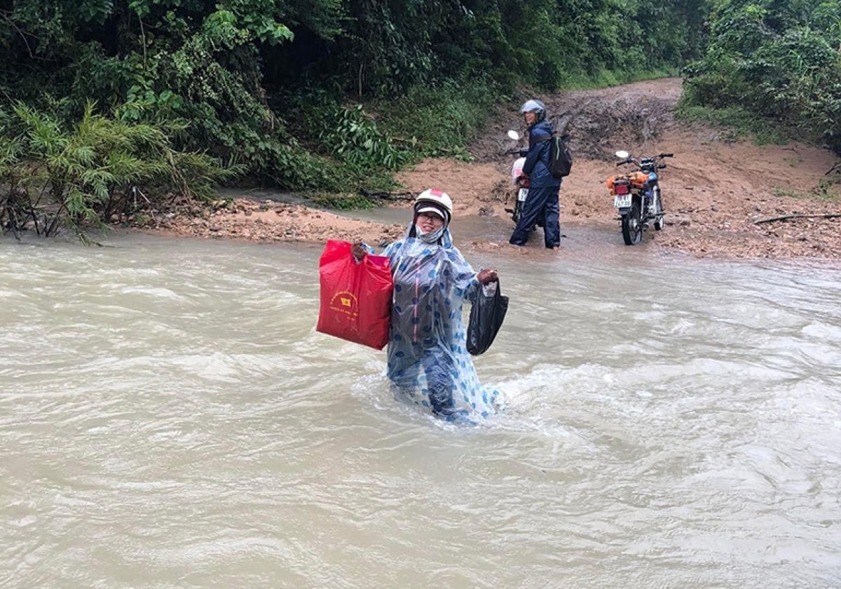 Cô giáo trẻ tình nguyện ở lại chăm sóc con em đồng bào dân tộc Ba Na - Ảnh 3.