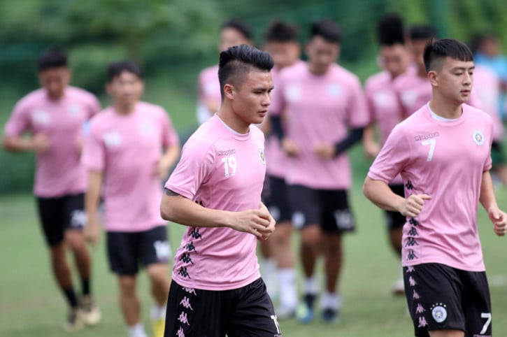 Lộ lý do khó tin giúp SLNA nẫng tay trên chức vô địch của Hà Nội FC - Ảnh 2.