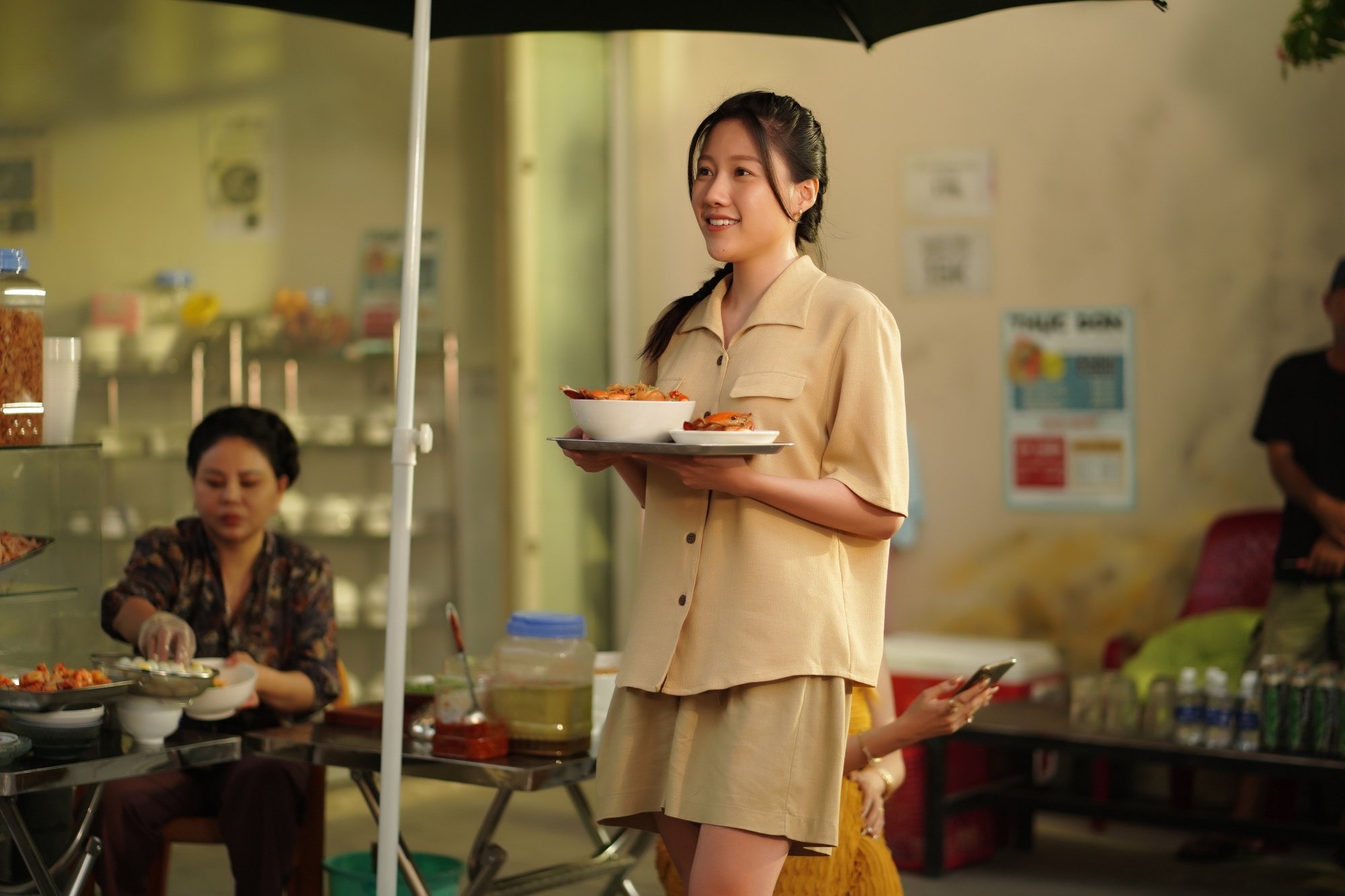 Phim Tết &quot;Nhà bà Nữ&quot; thu 50 tỷ sau 2 ngày - Khán giả nói gì?  - Ảnh 4.
