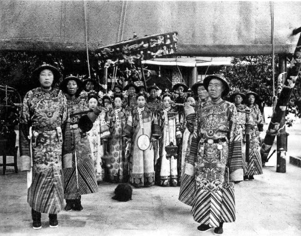 Vén màn bí ẩn lời nguyền đáng sợ đeo bám nhà Thanh - Ảnh 9.