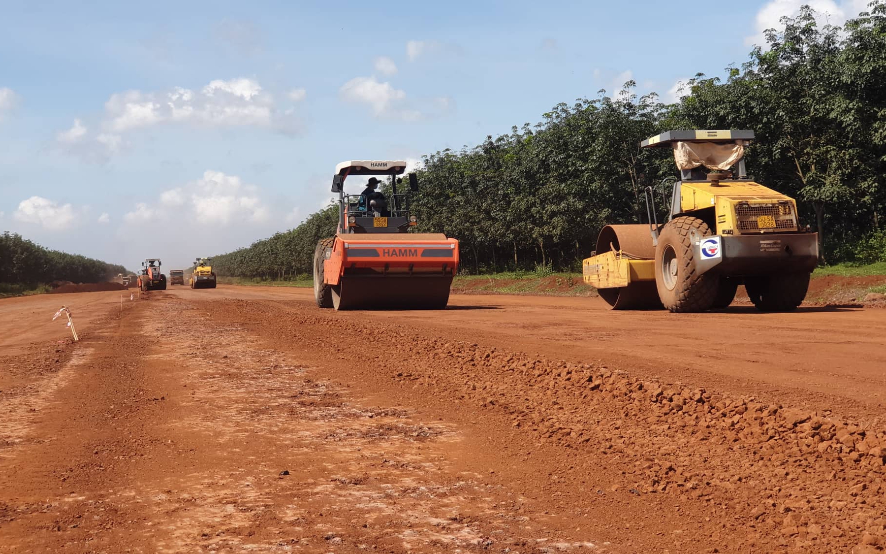 Nghiên cứu đầu tư cao tốc, đường sắt nhẹ kết nối sân bay Long Thành